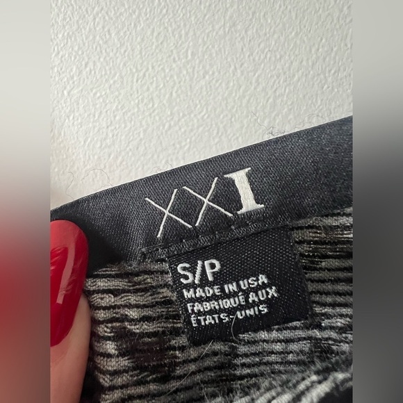 Forever 21 Black and White Printed One Shoulder Zip Up Mini Dress Small - Picture 5 of 6